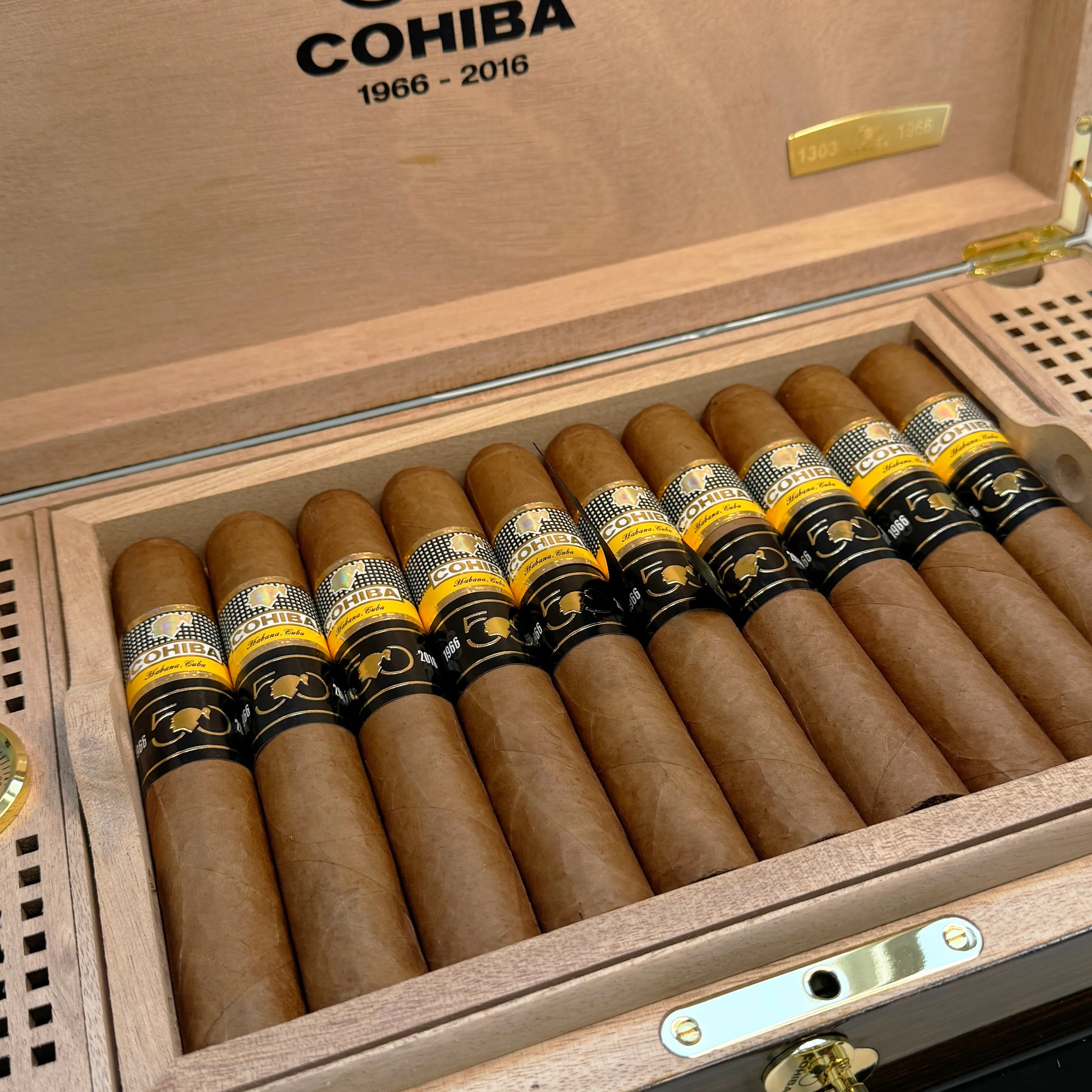 Cohiba Majestuosos 1966 - 50 Aniversario Humidor