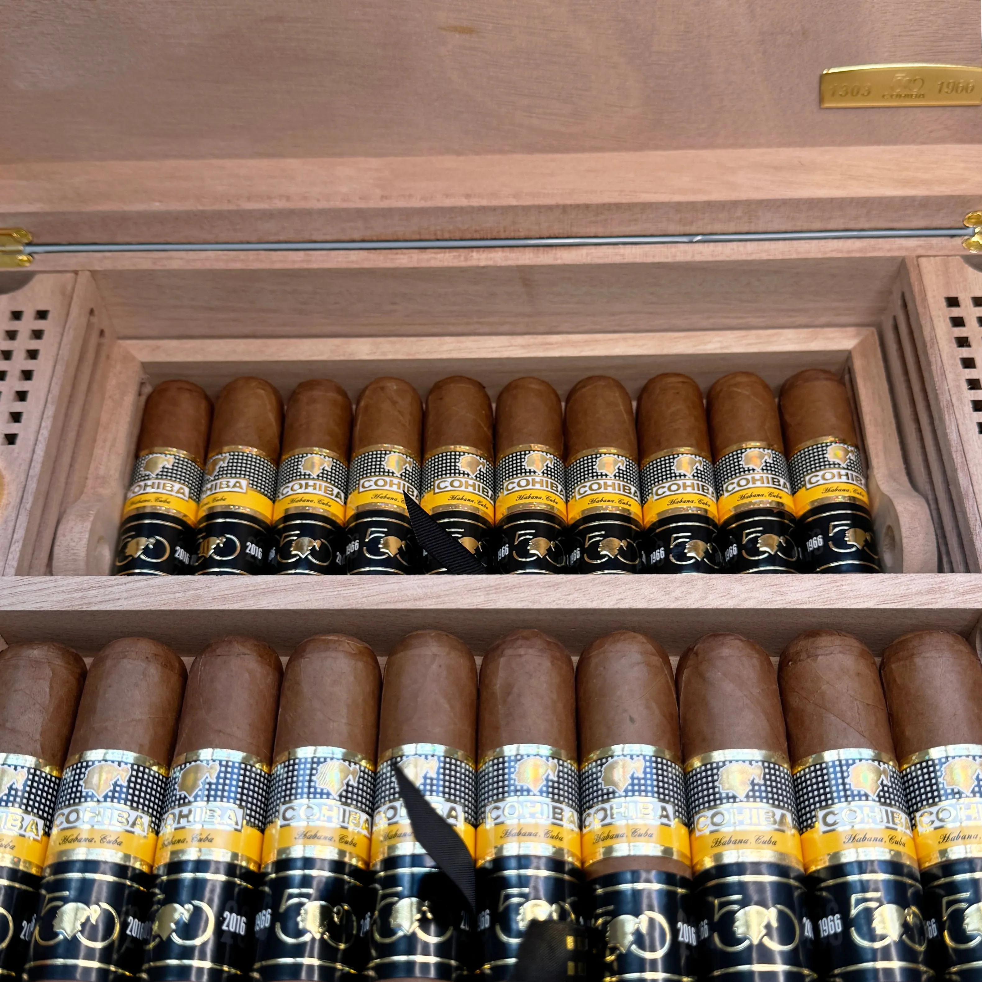 Cohiba Majestuosos 1966 - 50 Aniversario Humidor