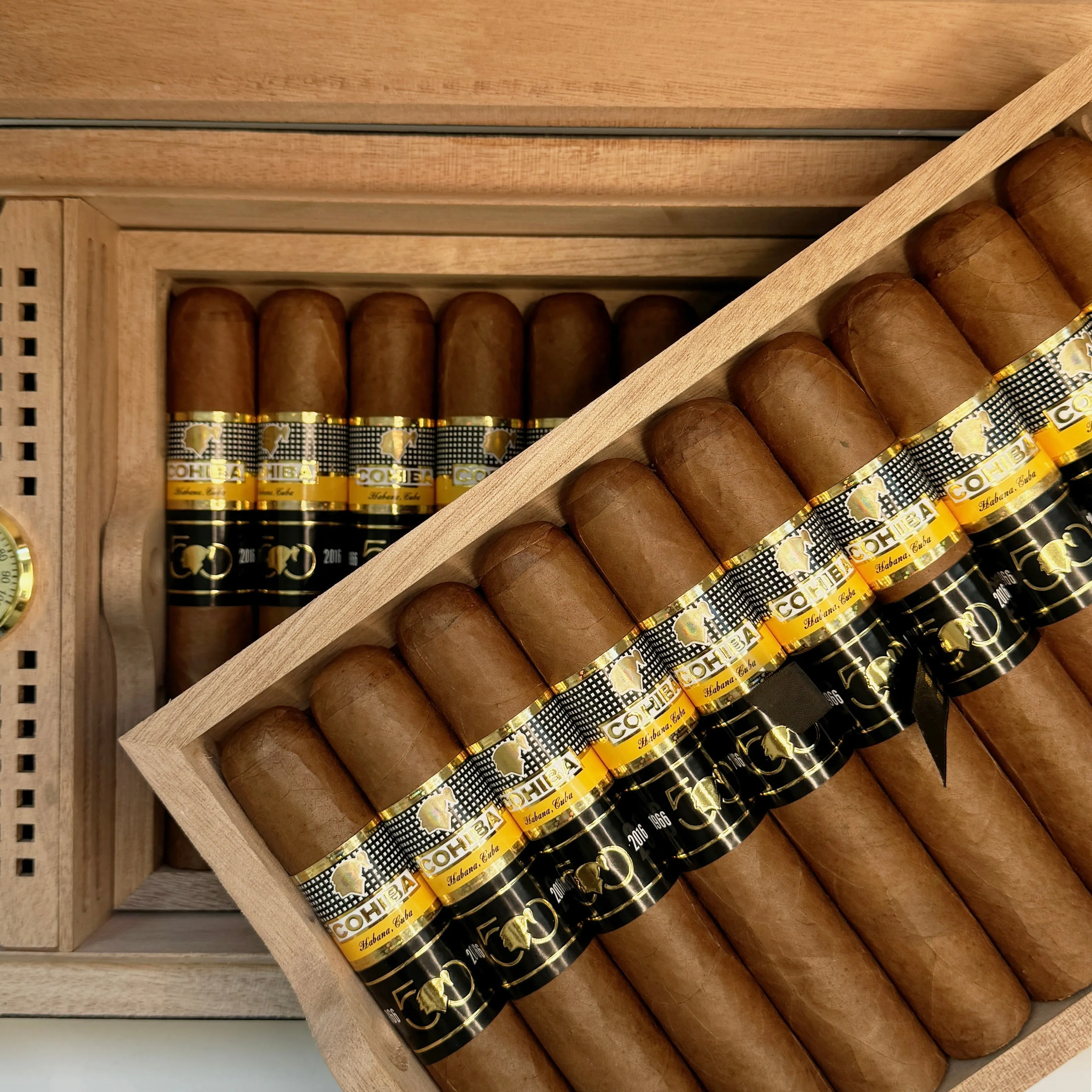 Cohiba Majestuosos 1966 - 50 Aniversario Humidor